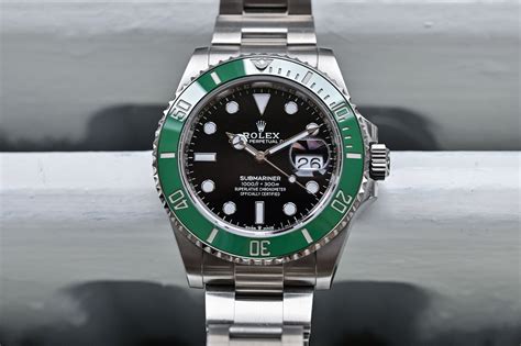 rolex submariner verde precio|rolex submariner price guide.